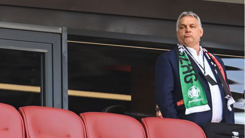 Viktor Orban, Ministerpräsident von Ungarn, steht vor dem Spiel gegen Portugal auf der Tribüne
