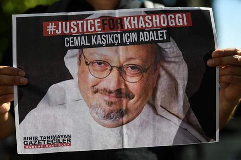 Plakat mit der Aufschrift #JusticeForKhashoggi