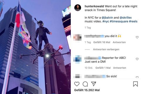 Video aus New York: Wie in "Spiderman": Da fliegt ein Mann auf einem Hoverboard über den Times Square