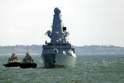 Der Royal Navy Zerstörer HMS Defender trifft im Hafen von Odessa ein
