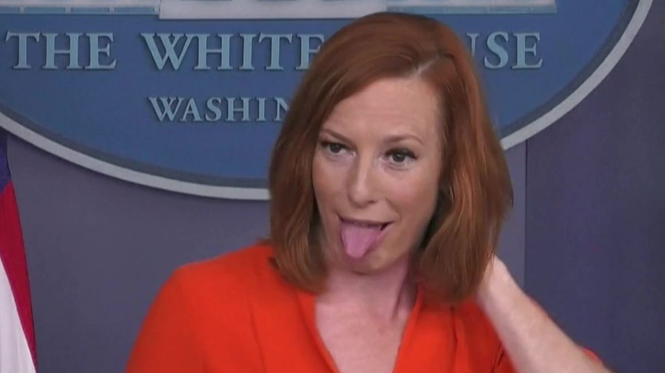 Fliegen-Schreck: Biden-Sprecherin Jen Psaki zeigt Zunge