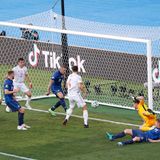 EM 2021: Der Slowake Juraj Kucka trifft gegen Spanien ins eigene Tor