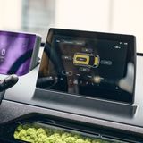 Das Display zeigt die Ladeleistung der Solar-Panels an