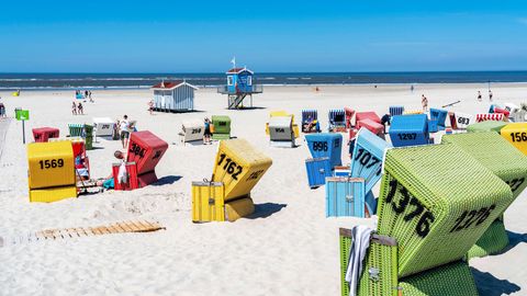 Strandkörbe auf der Nordseeinsel Langeoog