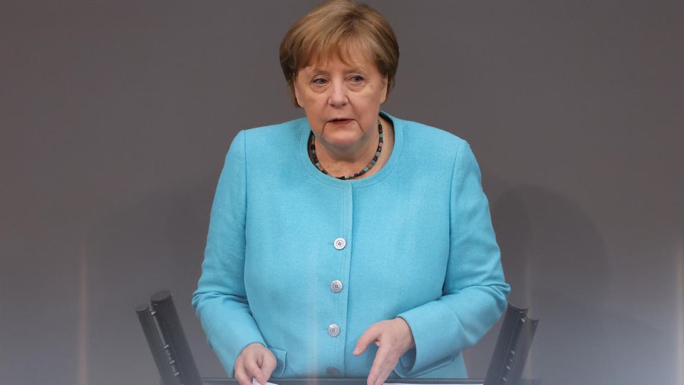 Regierungserklärung der Kanzlerin: Merkels vermutlich letzte Rede im Bundestag: "Wir bewegen uns immer noch auf dünnem Eis" Regierungserklärung der Kanzlerin: Merkels vermutlich letzte Rede im Bundestag: "Wir bewegen uns immer noch auf dünnem Eis"