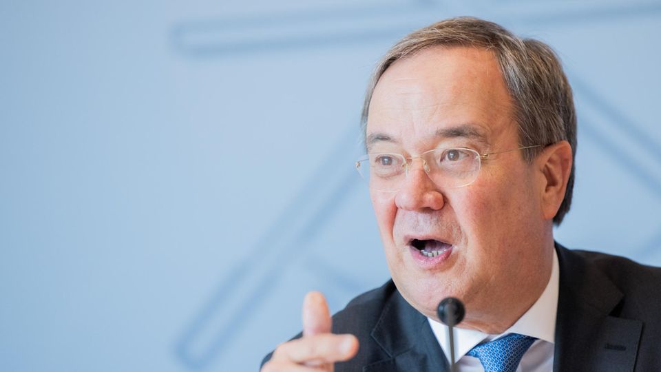 Armin Laschet spricht in der Landespressekonferenz im Landtag
