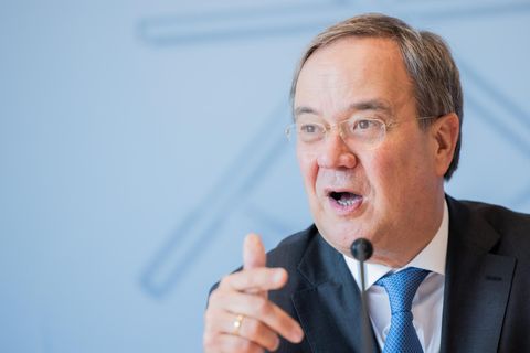 Armin Laschet spricht in der Landespressekonferenz im Landtag