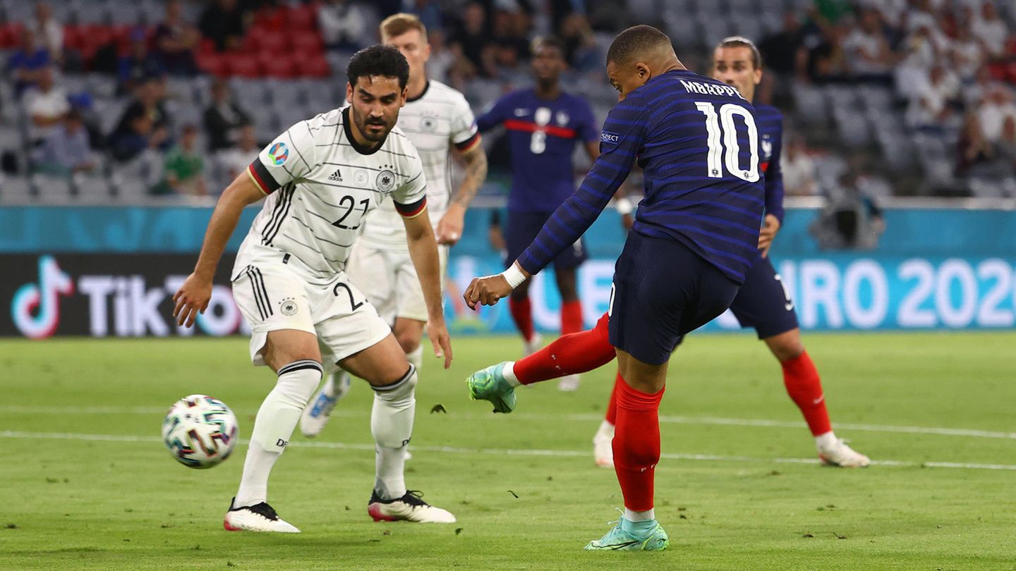 Verlierer: Ilkay Gündogan  Der Mittelfeldspieler bleibt ein Rätsel. Bei Manchester City gehörte er zu den wichtigsten und besten Spielern der Saison. Seit dem Champions-League-Finale aber ist bei Gündogan aber der Wurm drin. Als Spielantreiber im Duo mit Toni Kroos ist er bislang nahezu unsichtbar geblieben. Ob das nun am System Löw liegt, in dem er eine andere Rolle al unter Pep Guardiola spielt, oder einer Formschwäche, lässt sich nicht sagen. Gündogan dürfte aber seinen Stammplatz verspielt haben.