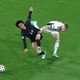 Verlierer: Leroy Sané  Sané hat seine Chance gegen Ungarn nicht genutzt. Zuvor gönnte Löw ihm in den Gruppenspielen nur Kurzeinsätze. Gegen Ungarn bemühte er sich redlich, es lief aber nicht viel zusammen beim begnadeten Techniker, und das lag nicht an der allgemeinen Schwäche seiner Mitspieler. Er verhakte sich bei einigen Dribblings, machte in den Zweikämpfen in der Defensive keine gute Figur und strahlte keine Torgefahr aus. Sané wird sich vermutlich wieder hinten anstellen müssen.