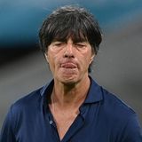 Verlierer: Joachim Löw  Die Probleme der Nationalelf bleiben bestehen, auch wenn das DFB-Team gegen Portugal ein großartiges Spiel zeigte. Das Defensivverhalten ist zeitweise amateurhaft und die Schwierigkeiten mit defensiv eingestellten Mannschaften bleiben bestehen. Die Ungarn hebelten die furiose Flügelzange mit Kimmich und Gosens mit einfachen taktischen Kniffen relativ leicht aus (Manndeckung, Fünferkette). Dafür trägt der Bundestrainer die Verantwortung. Es sind ähnliche Probleme, die nun schon seit über drei Jahren zu beobachten sind. Es bleibt zu hoffen, dass Löw während des Turniers den richtigen Dreh findet, sonst dürfte gegen England Schluss sein.
