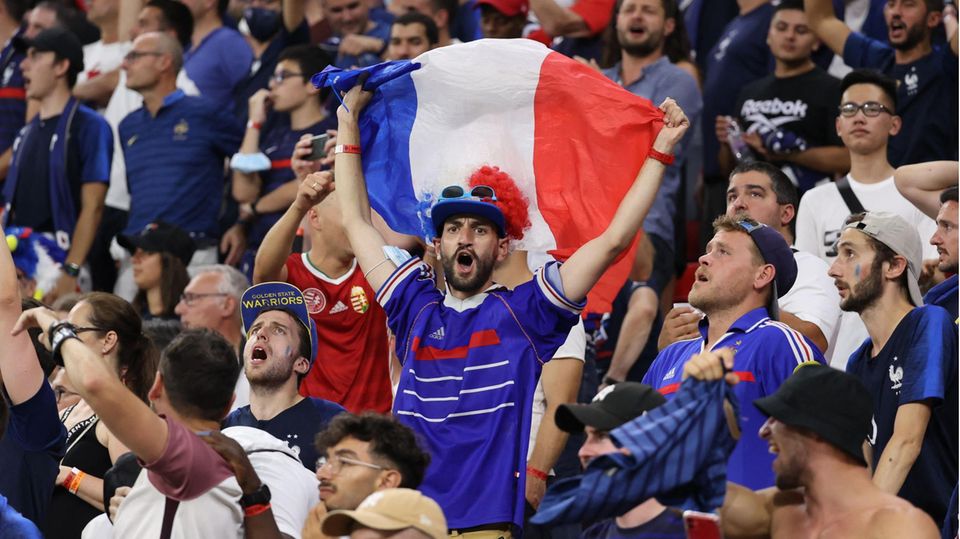 Französische Fans im Puskas-Stadion in Budapest