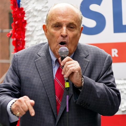 Rudy Giuliani mit einem Mikrofon