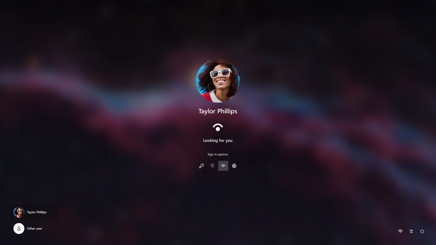 Neues Microsoft-System: Auch der Login-Screen mit dem erweiterten Einlog-System WIndows Hello wurde überarbeitet