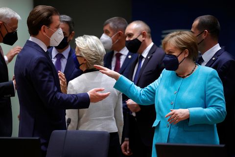 EU-Gipfel Sebastian Kurz und Angela Merkel im Gespräch