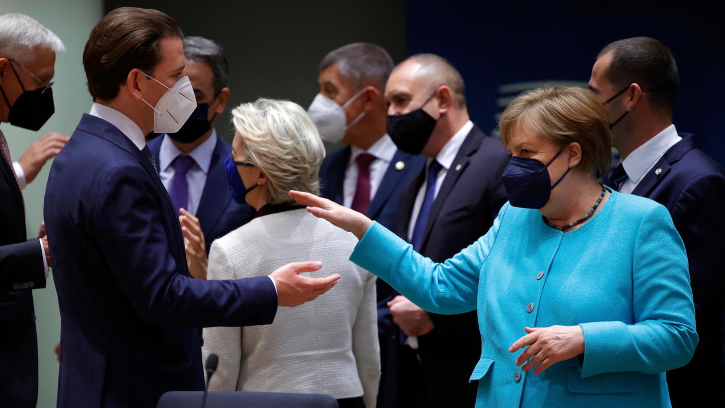 EU-Gipfel Sebastian Kurz und Angela Merkel im Gespräch
