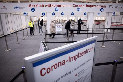 Das Impfzentrum in den Hamburger Messehallen