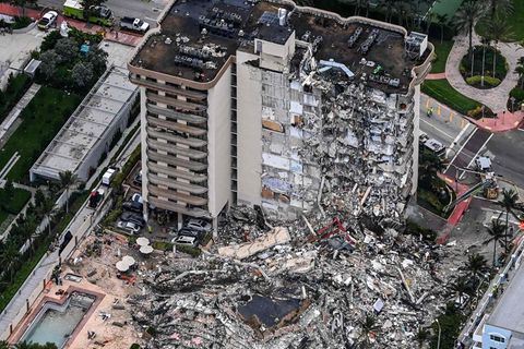 Fast 100 Menschen nach Hochhauseinsturz an Küste von Miami vermisst