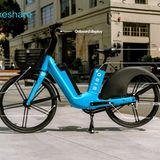 Der Akku kann entnommen werden, das Bike muss zum Aufladen nicht in die Halle.