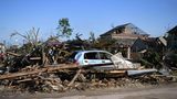 Der Wetterdienst CHMU bestätigte später, dass es sich um einen Tornado gehandelt habe. In Tschechien gilt das als seltene Erscheinung, den letzten Tornado gab es vor drei Jahren.