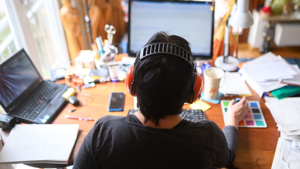 Ende der Homeoffice-Pflicht: In vielen Unternehmen wird weiter von Zuhause aus gearbeitet Ende der Homeoffice-Pflicht: In vielen Unternehmen wird weiter von Zuhause aus gearbeitet