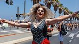 Bild 1 von 10 der Fotostrecke zum Klicken:  Endlich wieder am  Christopher Street Day auf die Straße gehen: In Israel ist es im Gegensatz zu vielen anderen Städten auf der Welt in diesem Jahr wieder möglich.