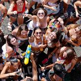 "Es fühlt sich an, als gäbe es kein Corona, als wäre es vorbei", sagt eine der Teilnehmerinnen