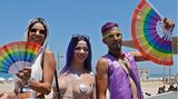 Im Zeichen des Regenbogens: Die Parade sei ein "Zeichen der Gleichberechtigung, Akzeptanz, Menschen- und Bürgerrechte", sagte Ron Huldai, der Bürgermeister von Tel Aviv.