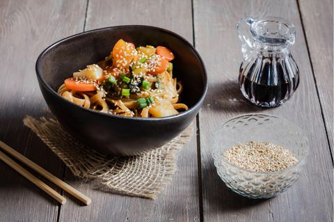 Rezept für eine cremige Asian Style One Pot Pasta – gesund und vegan