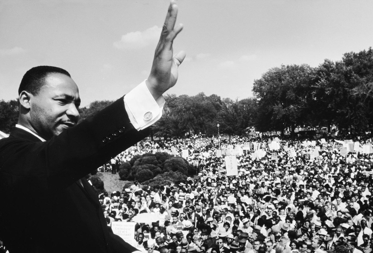 LIFE-Bilderkollektion : Es war eine der wichtigsten Demonstrationen in der Geschichte der USA: Am 28. August 1963 forderten mehrere hunderttausend Menschen beim "Marsch auf Washington für Arbeit und Freiheit" das Ende der Rassendiskriminierung in den USA. Martin Luther King hielt vor dem Lincoln Memorial seine berühmt gewordene Rede "I Have a Dream". Es war eine der wichtigsten Demonstrationen in der Geschichte der USA: Am 28. August 1963 forderten mehrere hunderttausend Menschen beim "Marsch auf Washington für Arbeit und Freiheit" das Ende der Rassendiskriminierung in den USA. Martin Luther King hielt vor dem Lincoln Memorial seine berühmt gewordene Rede "I Have a Dream".