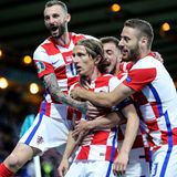 Kroatien  Aussichten: Spanien ist ein verdammt dicker Brocken  Kroatien ist schwer einzuschätzen. Nominell hat der Vize-Weltmeister von 2018 eine sehr starke Mannschaft, aber in den ersten beiden Partien zeigte er sein Potenzial kaum. Erst in der dritten Partie gegen Schottland blitzte die Kunst der Kroaten auf. Kopf der Mannschaft ist und bleibt Luka Modric von Real Madrid, der 35 Jahre alt ist. Gegen Spanien muss auf jeden Fall eine deutliche Leistungssteigerung her, sonst wird das nichts.