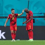 Belgien  Aussichten: Gegen Portugal ist ein Sieg möglich bis wahrscheinlich  Belgien ist souverän durch die Vorrunde spaziert. Drei Siege und neun Punkte sind die Ausbeute. Das liegt auch daran, dass Kevin de Bruyne, Axel Witsel und Eden Hazard zurück sind. Mit ihnen ist die "goldene Genration" komplett am Start. Trainer Roberto Martinez hat jetzt alle Möglichkeiten. Belgien ist neben Frankreich der größte Favorit auf den Titel und wird das auch im Achtelfinale zeigen.
