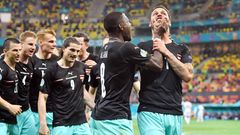 Österreich  Aussichten: Weiterkommen gegen Italien eher unwahrscheinlich  Die Österreicher sind in der Vorrundengruppe hinter den Niederländern mit sechs Punkten solider Zweiter geworden. Kein anderer Zweitplatzierter war so gut. Und da die Ösis zum ersten Mal in einem EM-Achtelfinale stehen, ist die Euphorie riesig. Viel wird darauf ankommen, welche Rolle David Alaba spielen wird. In den ersten beiden Partien war er als Chef der Dreierkette in der Defensive gebunden, im dritten Spiel gegen die Ukraine hatte er auf der Außenbahn mehr Freiheiten, was dem Spiel der Österreicher gut getan hat. Dennoch: Im Achtelfinale gegen Italien ist Österreich Außenseiter.