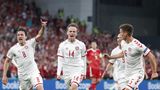 Dänemark  Aussichten: Gegen Wales ist ein Sieg möglich  Die zweite Halbzeit im letzten Gruppenspiel gegen Russland war die Befreiung für die dänische Elf. Drei Tore gelangen ihr in einem aufwühlenden Spiel mit stimmungsvoller Unterstützung durch die Fans, am Ende stand es 4:1 und Dänemark im Achtelfinale. Aus dem Schock um Christian Eriksen, der sich mittlerweile in Odense bei seiner Familie erholt, ist ein besonderer Zusammenhalt entstanden, der Team und Anhänger beflügelt. Das kann Dänemark weit tragen.