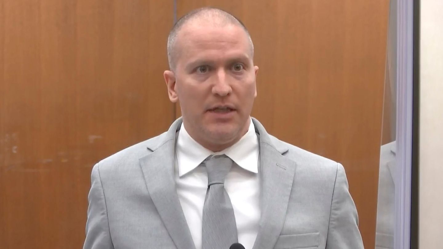 Ex-Polizist Derek Chauvin vor der Verkündung des Strafmaßes im Fall George Floyd im Gerichtssaal in Minneapolis