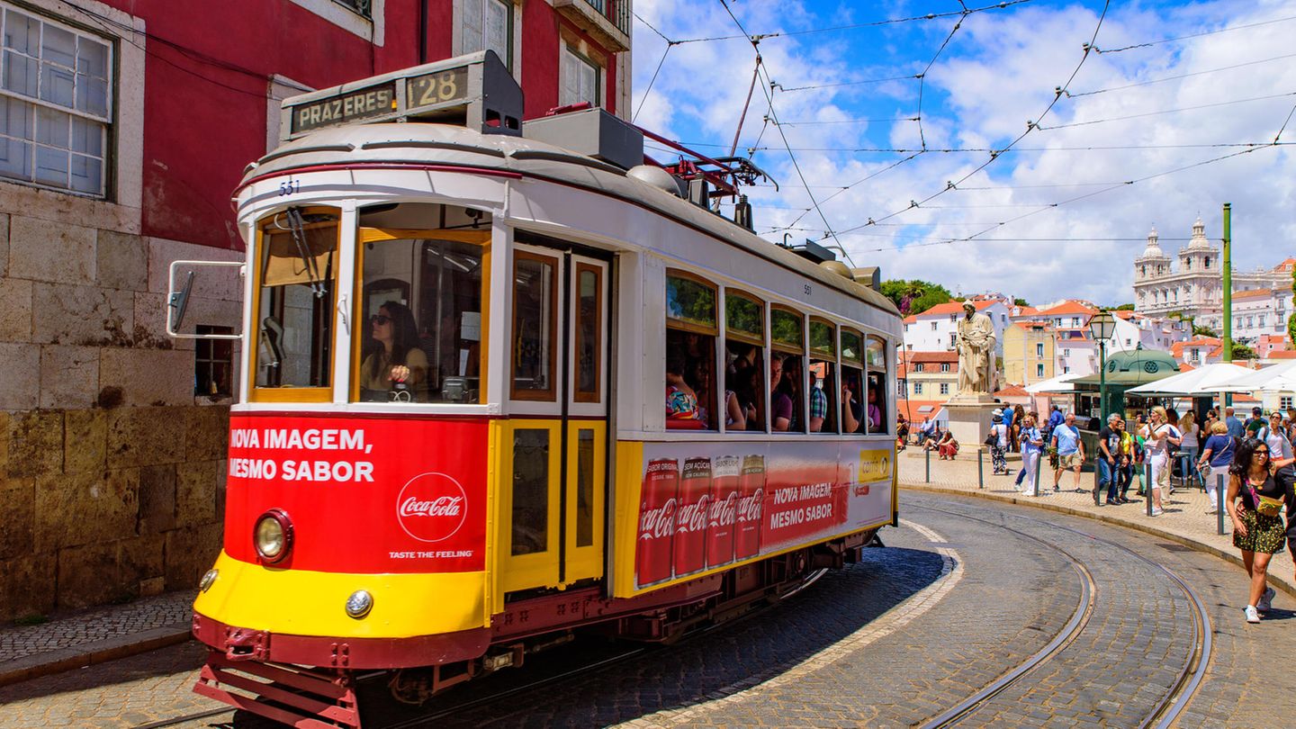 The federal government classifies Portugal and Russia as virus variant areas