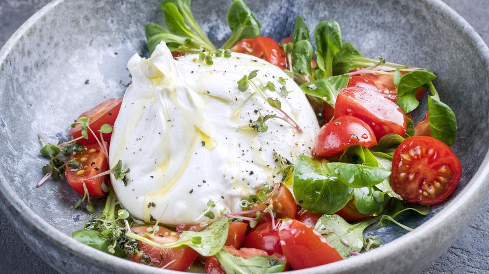 Rezept für gefüllten Mozzarella: Leckere Rezeptidee für den Sommer Rezept für gefüllten Mozzarella: Leckere Rezeptidee für den Sommer