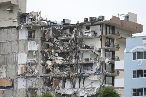In der Stadt Surfside in der Nähe von Miami Beach stürzte ein Hochhaus ein, die Ursachen sind bisher unklar