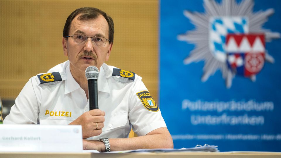 Unterfrankens Polizeipräsident Gerhard Kallert während der Pressekonferenz zum Messerangriff in der Würzburger Innenstadt