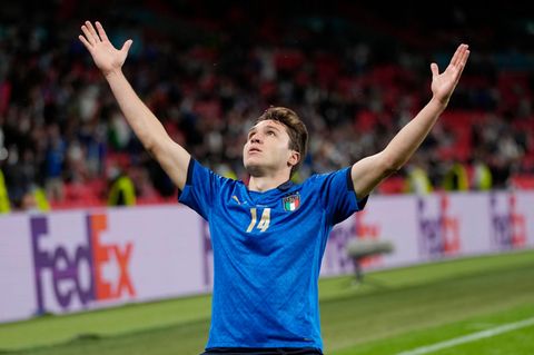 Federico Chiesa feiert sein erlösendes 1:0 in der Verlängerung
