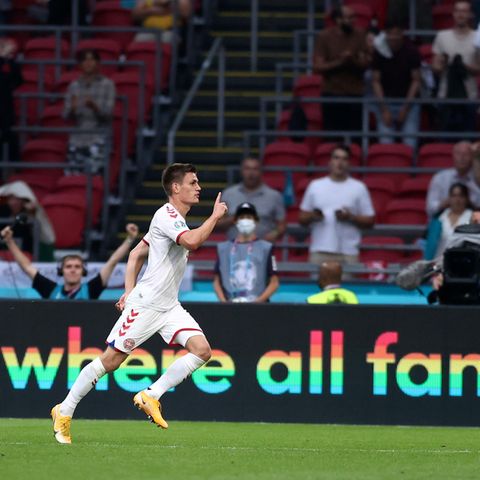EM 2021: Der dänische Spieler Joakim Maehle feiert ein Tor gegen Wales