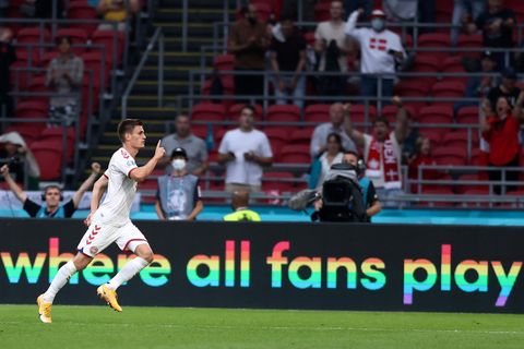EM 2021: Der dänische Spieler Joakim Maehle feiert ein Tor gegen Wales