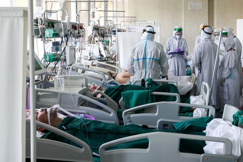 Russland, Moskau: Die Kliniken im Land sind mit Corona-Patienten überfüllt 