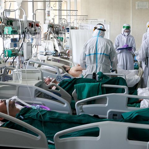 Russland, Moskau: Die Kliniken im Land sind mit Corona-Patienten überfüllt 