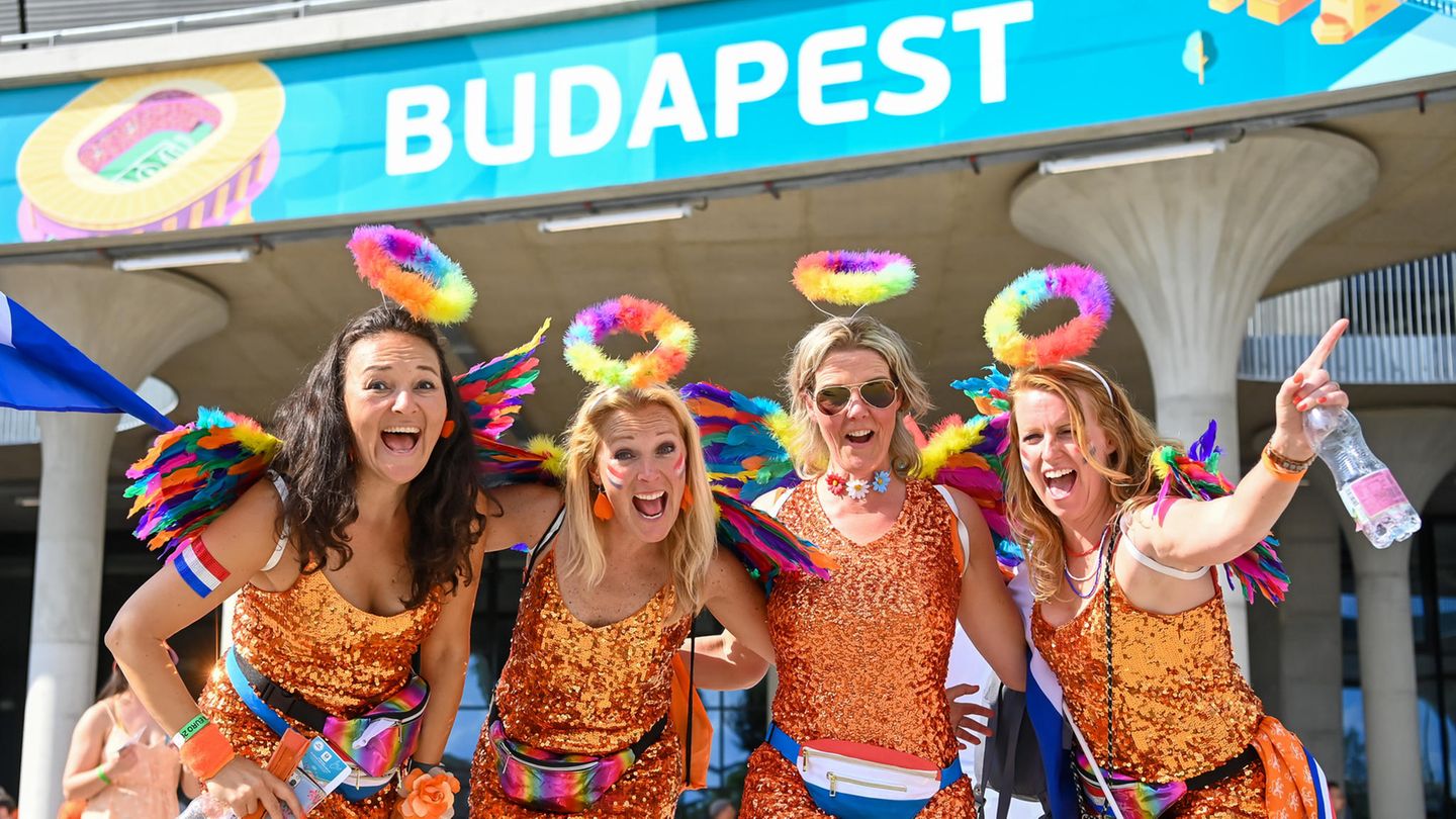Die holländischen Fans waren gewohnt orange, aber dieses Mal auch ein bisschen bunt unterwegs