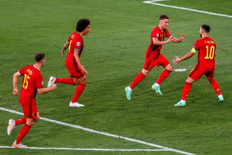 Die Belgier Meunier, Witsel, Thorgan und Eden Hazard freuen sich über das 1:0 gegen Portugal