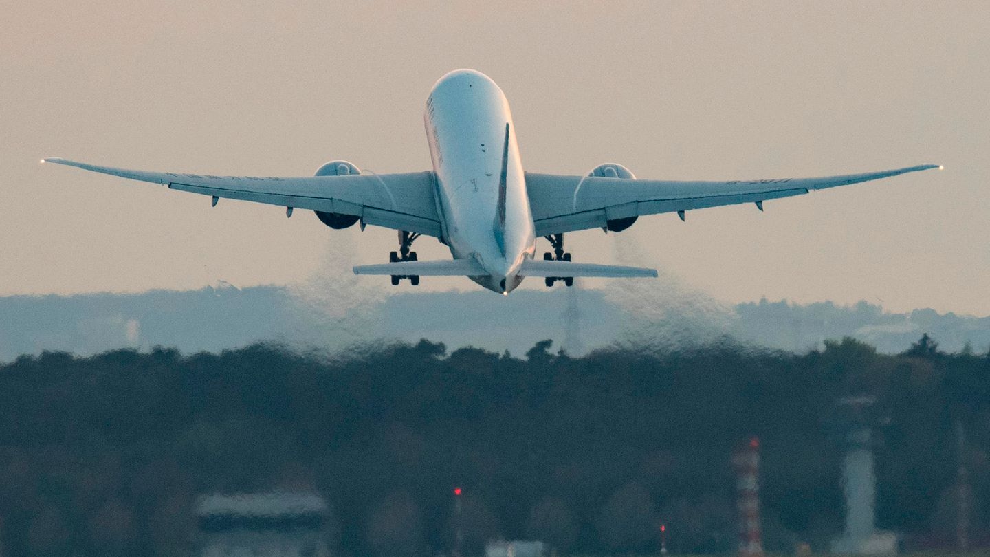 Luftfahrt-Bundesamt Verhängt Dutzende Bußgelder Gegen ...