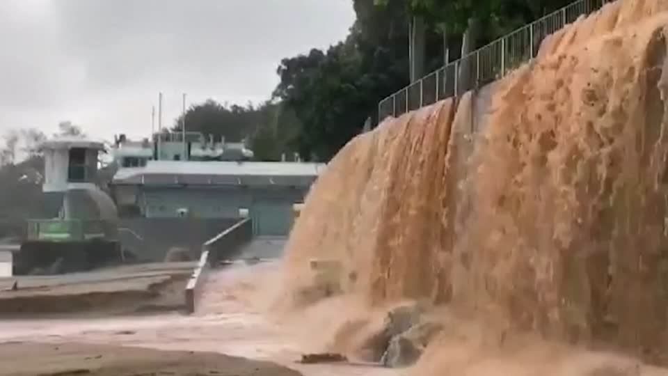 Video: Sintflutartige Regenfälle in Hongkong