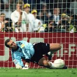 26.6.1996: Andreas Köpke hält einen Elfmeter