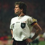 Andreas Möller bejubelt seinen Elfmeter zum 6:5-Sieg gegen England EM 1996