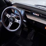 Der Innenraum ist maximal puritisch gestaltet.